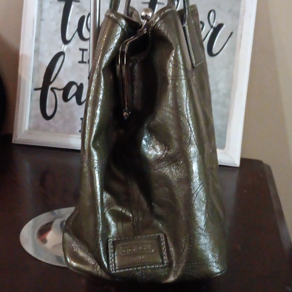 COACH VINTAGE DARK OLIVE PATENT LEATHER SHOULDERBAG - Picture 6 of 15